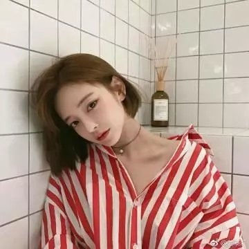 虚拟小姐在看着你